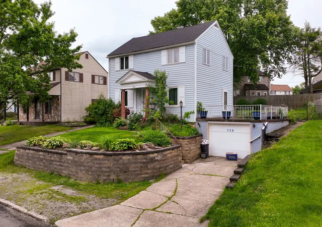 Homes for sale in Clairton, PA | 538 Independence Dr, Clairton, PA 15025 | MLS# 1758671