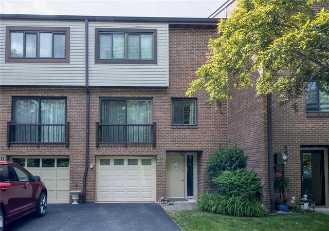 1st image of 205 Springwater Ct, Moon/crescent Twp, PA 15108 | MLS# 1758178