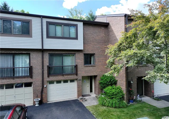 2nd image of 205 Springwater Ct, Moon/crescent Twp, PA 15108 | MLS# 1758178