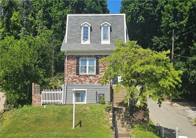 Homes for sale in Ross Twp, PA | 509 Bascom Ave, Ross Twp, PA 15212 | MLS# 1758391