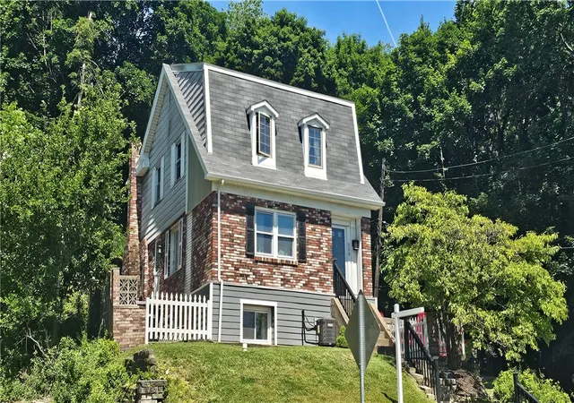 Homes for sale in Ross Twp, PA | 509 Bascom Ave, Ross Twp, PA 15212 | MLS# 1758391