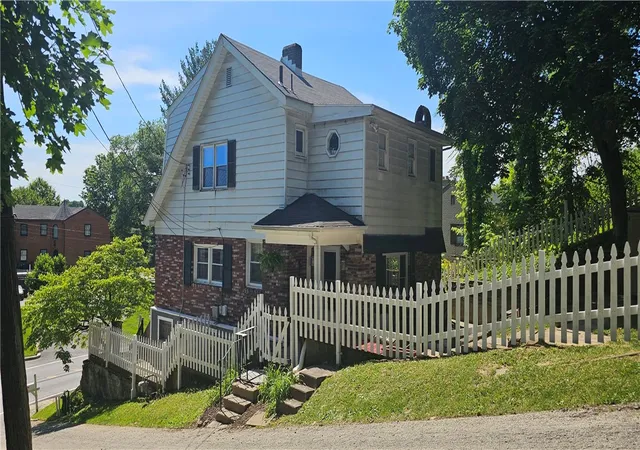 Homes for sale in Ross Twp, PA | 509 Bascom Ave, Ross Twp, PA 15212 | MLS# 1758391