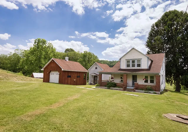 2nd image of 386 Fanker Rd, Jackson Twp, PA 16037 | MLS# 1758751