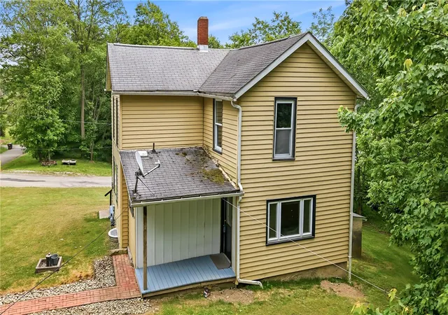 Photo 4 of Single family home for sale at 108 Walnut St, Greenville, PA 16125 | MLS# 1758447 | Listing updated on 2026-06-17