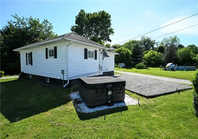 Photo 3 of Single family home for sale at 620 Eleanor Ave, Scottdale, PA 15683 | MLS# 1758770 | Listing updated on 2026-06-19