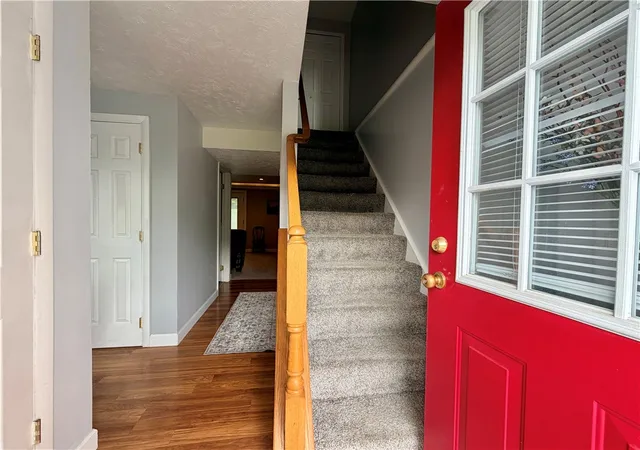 Listing Photo 4 - Condo for sale in building located at 319 Hunting Creek Rd, Canonsburg, PA 15317