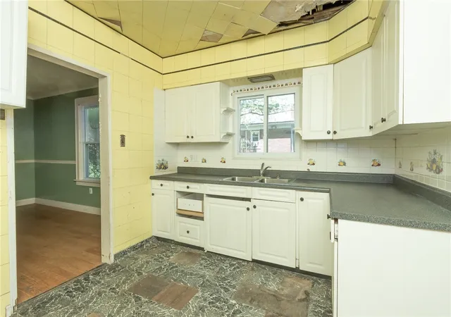 Homes for sale in Charleroi Boro, PA | 510 Lookout Ave, Charleroi Boro, PA 15022 | MLS# 1758851