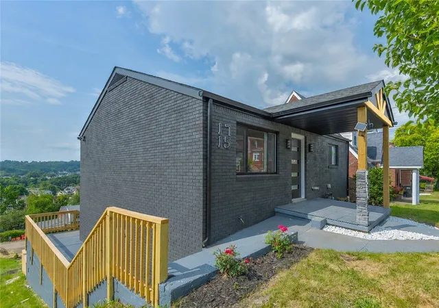 Photo 3 of Single family home for sale at 1715 Pierce St, Aliquippa, PA 15001 | MLS# 1758839 | Listing updated on 2026-08-04