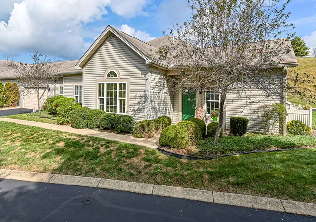 Homes for sale in New Sewickley Twp, PA | 592 Monroe Blvd, New Sewickley Twp, PA 15042 | MLS# 1758866