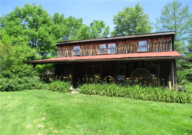 Homes for sale in Chartiers, PA | 2092 Henderson Ave, Chartiers, PA 15301 | MLS# 1758742