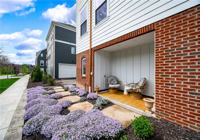 Photo 3 of Sale Pending at 800 Gillian Ln, Cranberry Township, PA 16066 | MLS# 1758739 | Listing updated on 2026-07-23