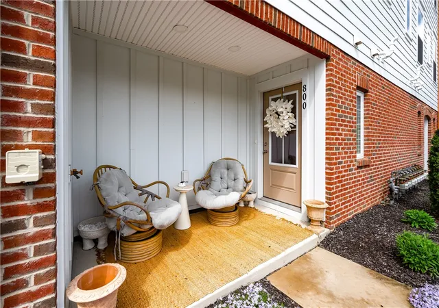 Photo 4 of Sale Pending at 800 Gillian Ln, Cranberry Township, PA 16066 | MLS# 1758739 | Listing updated on 2026-07-23