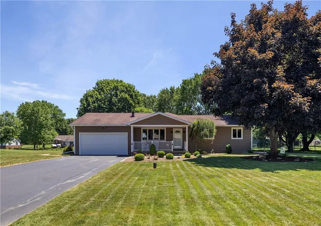 2nd image of 16 Aylesworth Way, Grove City, PA 16127 | MLS# 1758682