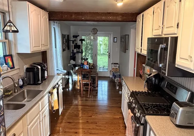 Homes for sale in Arnold, PA | 212 Seneca Dr, Arnold, PA 15068 | MLS# 1758950