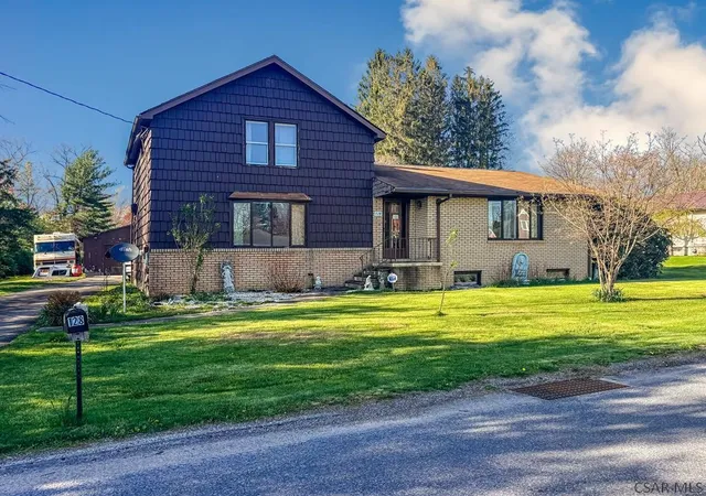 Photo 3 of Single family home for sale at 128 Drum Ave, Somerset, PA 15501 | MLS# 1758967 | Listing updated on 2026-06-09