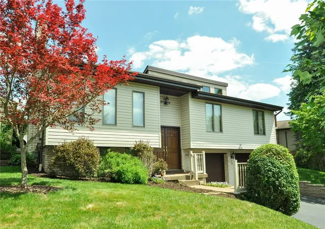 Photo 2 of Single family home for sale at 4048 Briarwood Dr, Hempfield Twp, PA 15601 | MLS# 1758655 | Listing updated on 2026-07-28