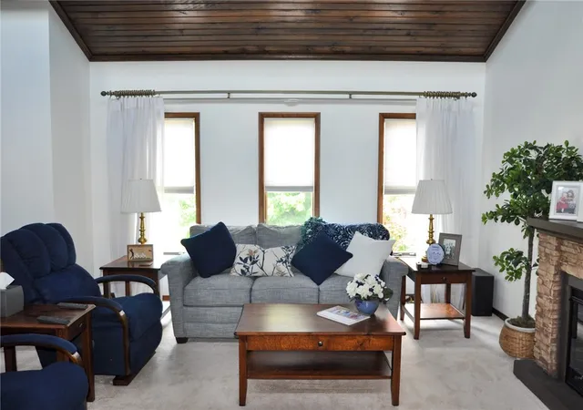 Photo 3 of Single family home for sale at 4048 Briarwood Dr, Hempfield Twp, PA 15601 | MLS# 1758655 | Listing updated on 2026-07-28