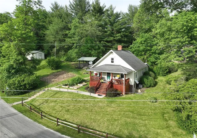 2nd image of 2 Vanceville Rd, Somerset Twp, PA 15330 | MLS# 1758865