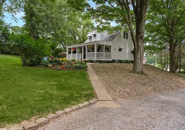 3rd image of 519 S Main St, Zelienople Boro, PA 16063 | MLS# 1758918