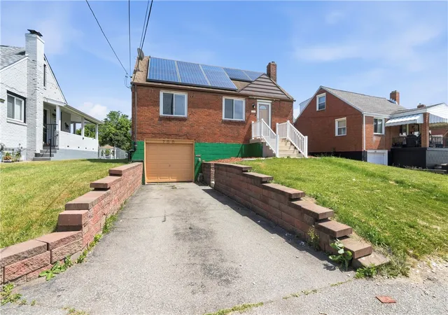 Homes for sale in N Versailles, PA | 700 Overhill Dr, N Versailles, PA 15137 | MLS# 1758766
