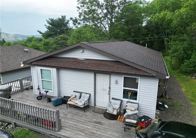 Homes for sale in Oakland Twp, PA | 1119 Layton Rd, Oakland Twp, PA 16001 | MLS# 1758996