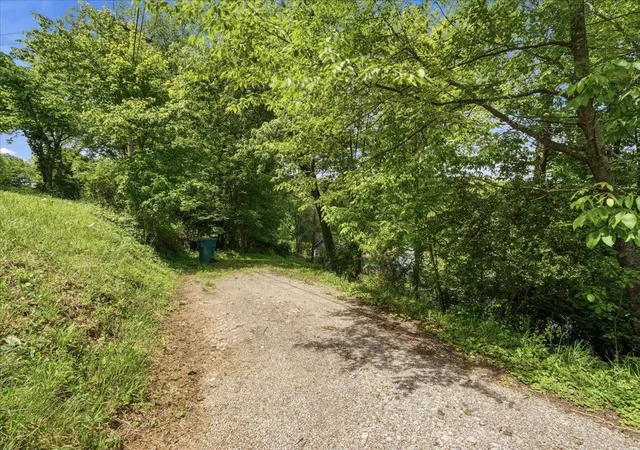 Homes for sale in Zelienople Boro, PA | 216 Magill Rd, Zelienople Boro, PA 16063 | MLS# 1759182