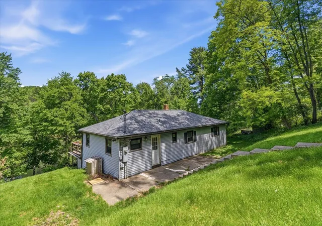 2nd image of 216 Magill Rd, Zelienople, PA 16063 | MLS# 1759182