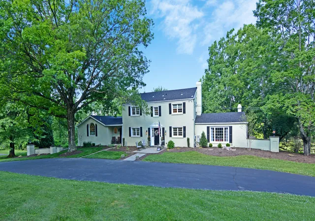 1st image of 110 Chapel Knoll Dr, Fox Chapel, PA 15238 | MLS# 1759202