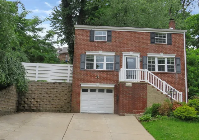 1st image of 811 Parkside Ave, Mt Lebanon, PA 15228 | MLS# 1759041