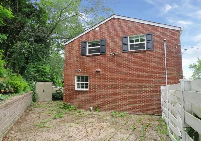 2nd image of 811 Parkside Ave, Mt Lebanon, PA 15228 | MLS# 1759041