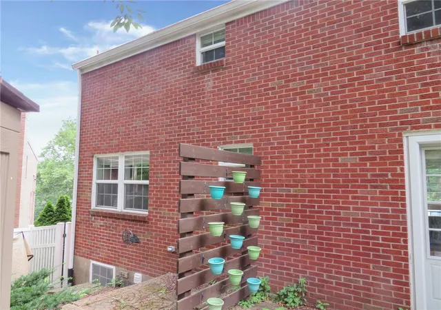 3rd image of 811 Parkside Ave, Mt Lebanon, PA 15228 | MLS# 1759041