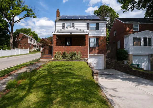 Photo 1 of Single family home for sale at 744 Allegheny River Blvd, Oakmont, PA 15139 | MLS# 1759242 | Listing updated on 2026-07-27