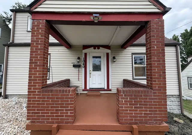 2nd image of 1040 Park Ave, East Mc Keesport, PA 15035 | MLS# 1759260