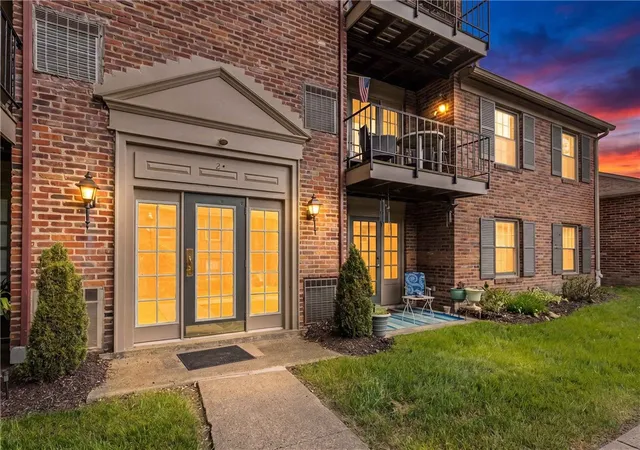 Homes for sale in Scott Twp, PA | 920 Margarite Dr #J, Scott Twp, PA 15216 | MLS# 1759240