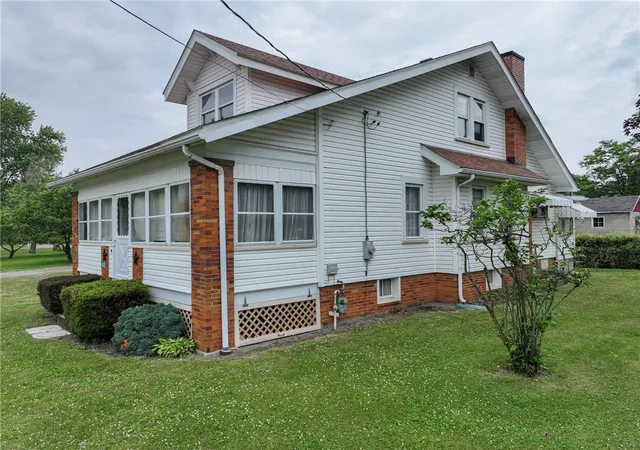 Homes for sale in Franklin Twp, PA | 412 Old Zelienople Rd, Franklin Twp, PA 16117 | MLS# 1759065