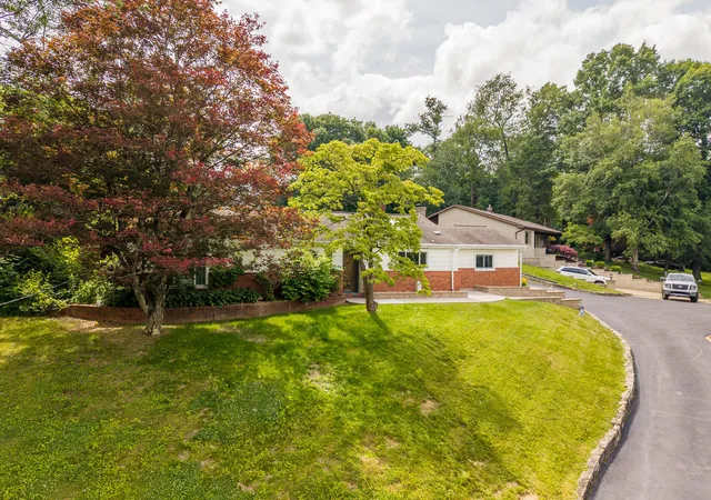 Photo 2 of Single family home for sale at 200 Kimber Dr, Canonsburg, PA 15317 | MLS# 1759301 | Listing updated on 2026-07-13