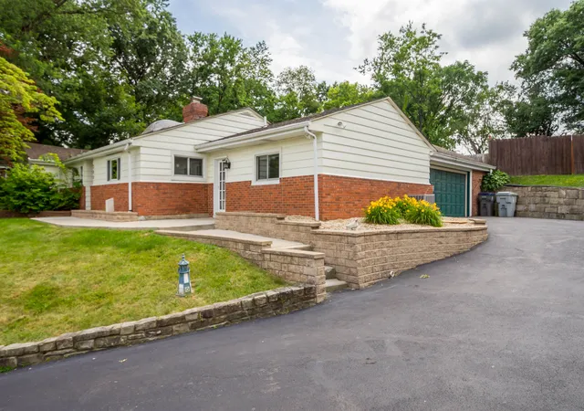 Photo 3 of Single family home for sale at 200 Kimber Dr, Canonsburg, PA 15317 | MLS# 1759301 | Listing updated on 2026-07-13