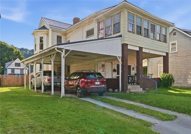 Homes for sale in New Brighton, PA | 1460 5th Ave, New Brighton, PA 15066 | MLS# 1758963