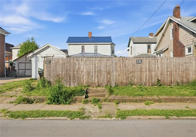 Homes for sale in New Brighton, PA | 1460 5th Ave, New Brighton, PA 15066 | MLS# 1758963