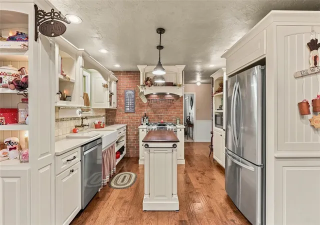 Photo 3 of Single family home for sale at 1118 Flora St, Pittsburgh, PA 15212 | MLS# 1759251 | Listing updated on 2026-10-11