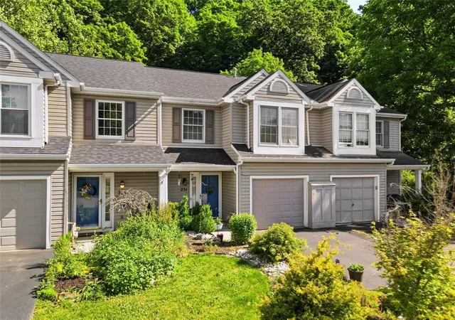 Photo 3 of Condo for sale at 231 Commons Dr, Oakmont, PA 15139 | MLS# 1758955 | Listing updated on 2026-06-25