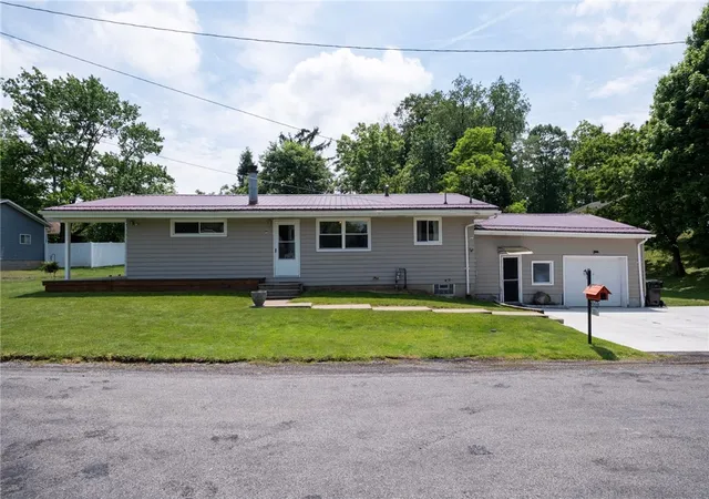 Homes for sale in Franklin Twp, PA | 701 Pinchot St, Franklin Twp, PA 16117 | MLS# 1759050