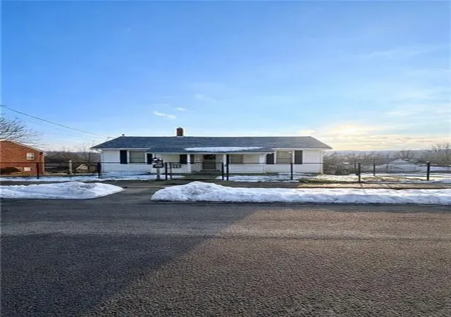 Photo 3 of Sale Pending at 380 Monroe Ave, Leechburg, PA 15656 | MLS# 1759309 | Listing updated on 2026-07-08