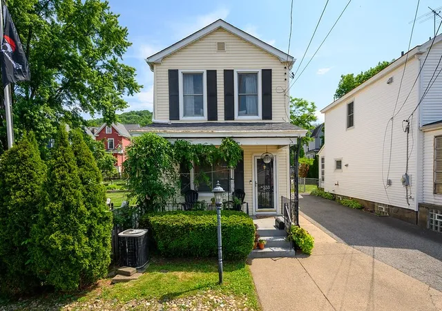 Homes for sale in Sewickley, PA | 553 Beall Way, Sewickley, PA 15143 | MLS# 1759079