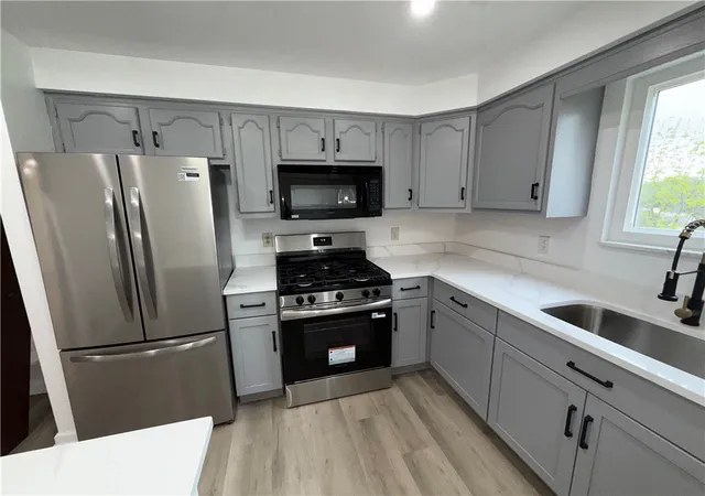 2nd image of 106 Palmetto Dr, Penn Hills, PA 15235 | MLS# 1759351