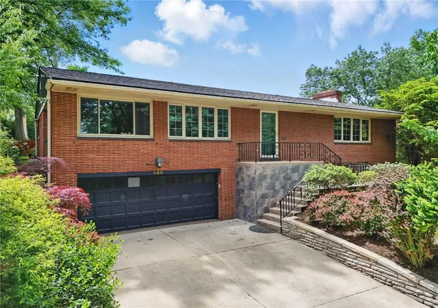 5th image of 450 Willow Dr, Mt Lebanon, PA 15243 | MLS# 1759147