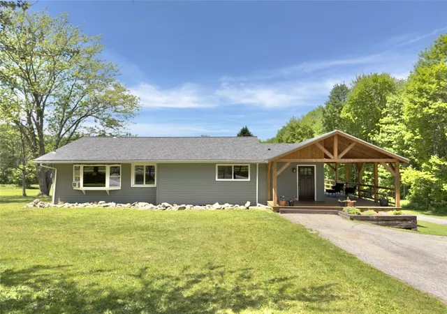 Homes for sale in Cranberry Twp, PA | 539 Heckathorn Church Rd, Cranberry Twp, PA 16346 | MLS# 1758982
