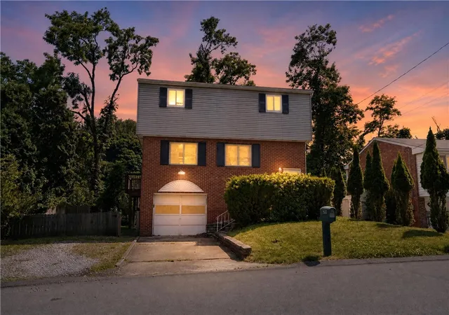 Photo 2 of Sale Pending at 247 Golden Gate Dr, Verona, PA 15147 | MLS# 1758785 | Listing updated on 2026-08-01