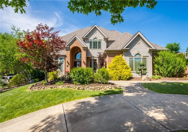 1st image of 121 Doubletree Dr, Peters Twp, PA 15367 | MLS# 1759155