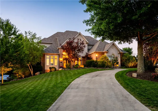 2nd image of 121 Doubletree Dr, Peters Twp, PA 15367 | MLS# 1759155